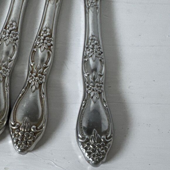 4 Vintage Oneida Dinner/Butter Knives 1977 Huntington Wm A Rogers Stainless - Picture 5 of 7